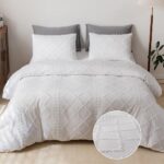 6X7 Tufted Duvetcover One Bedsheet And Four Pillowcases