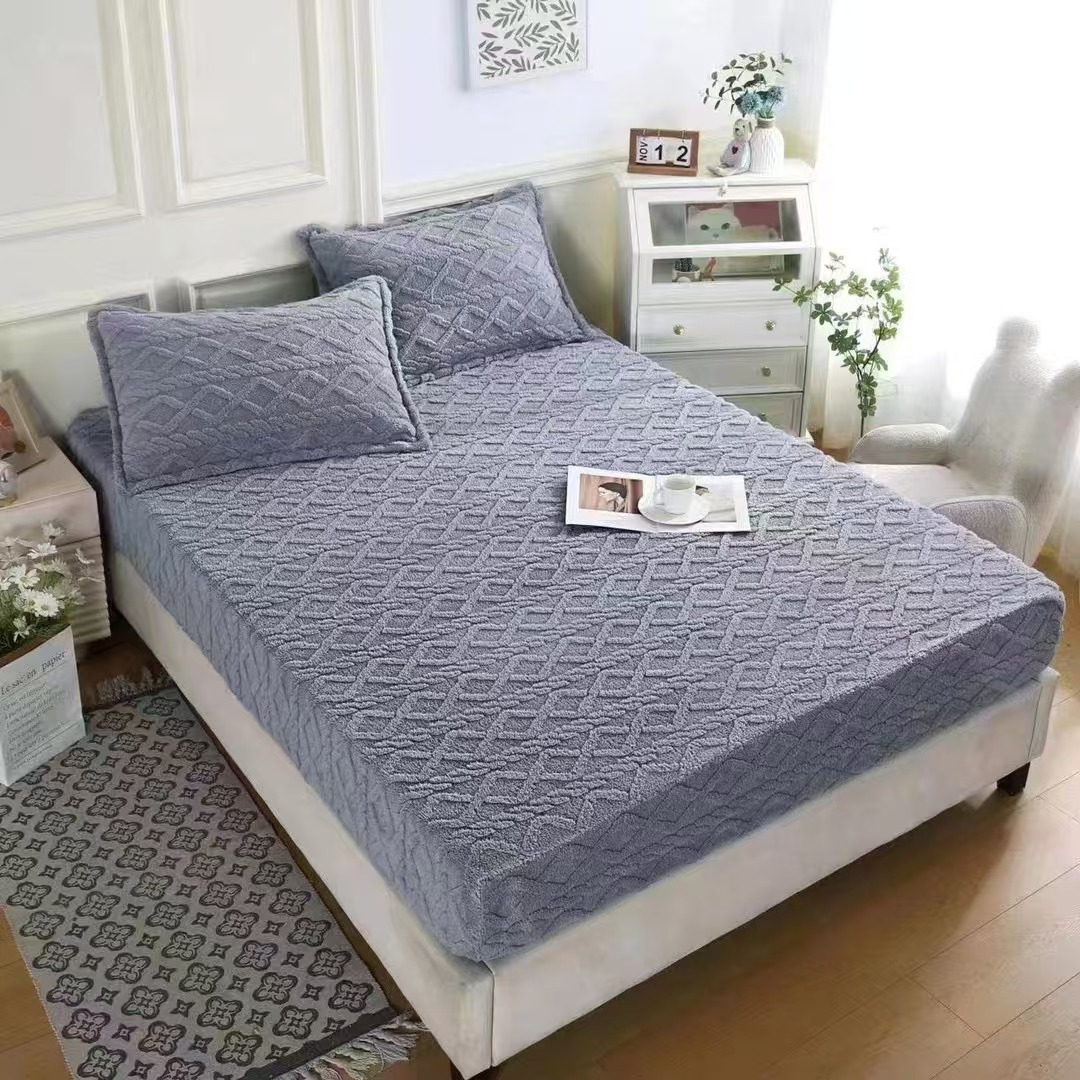 6x6 Jacquard Sherpa Fleece Fitted bedsheet and 2 pcs pillow cases - Image 3