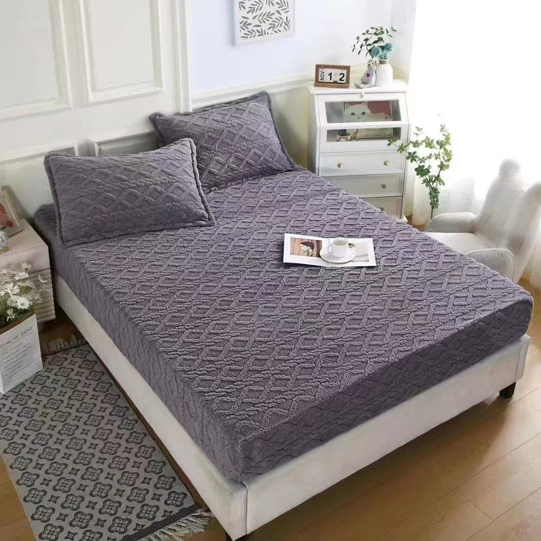 6x6 Jacquard Sherpa Fleece Fitted bedsheet and 2 pcs pillow cases - Image 4