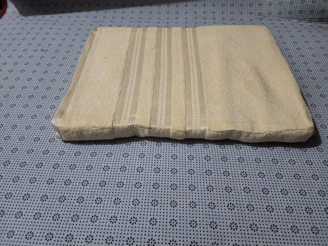 Luxury Cotton Bath Towel 90 x 165cm – Soft, Absorbent & Durable